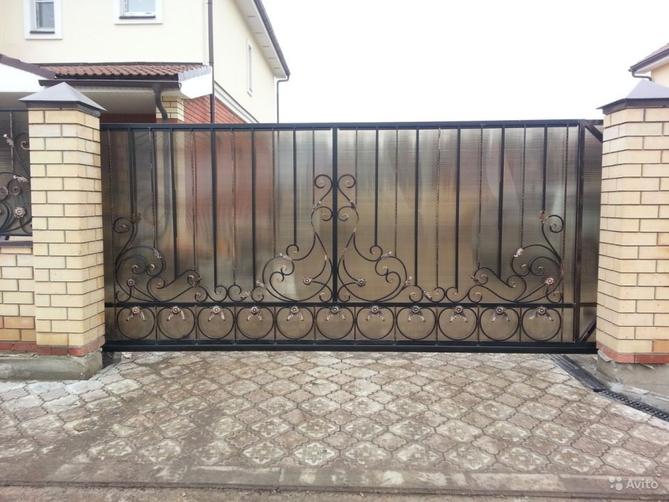 Кованые откатные ворота