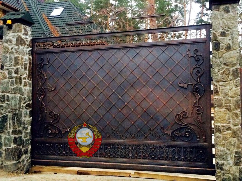 Кованые откатные ворота