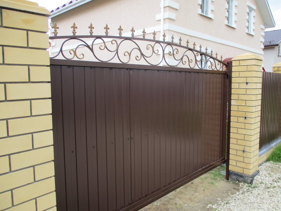 Откатные ворота с ковкой