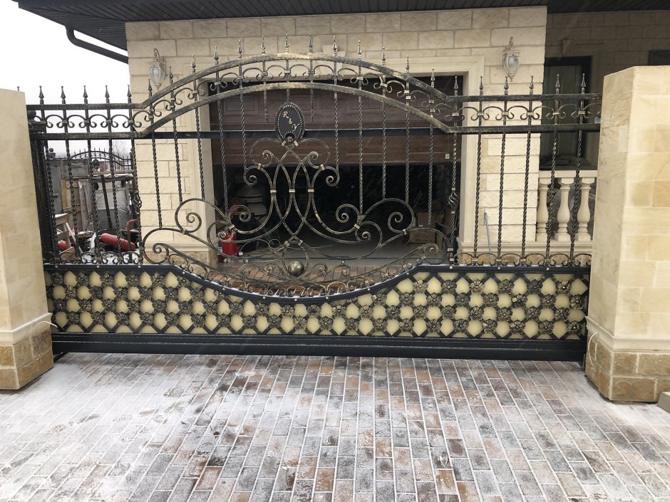 Кованые откатные ворота