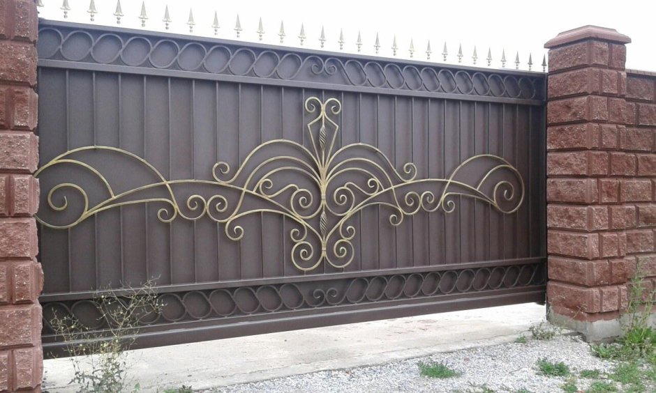 Окованные железом ворота