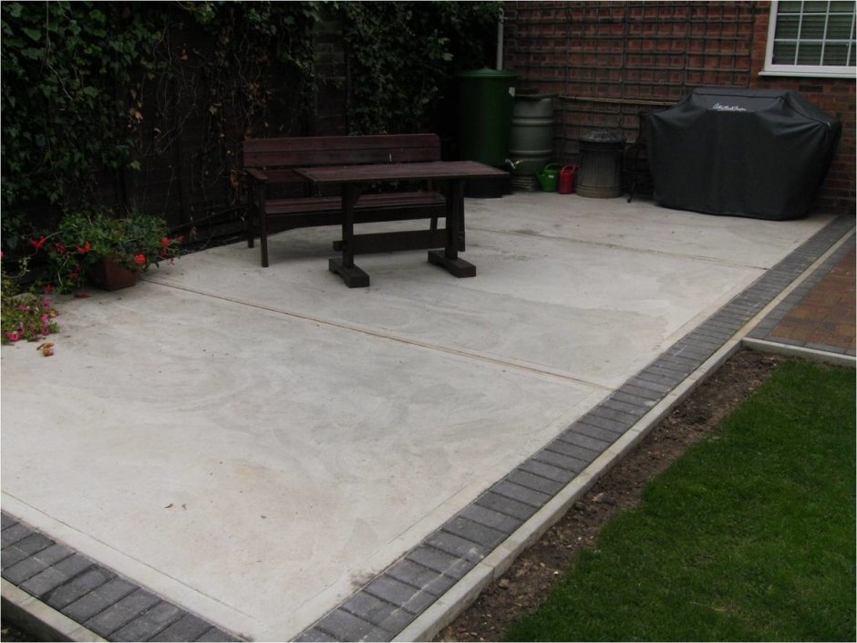 Бетонные дорожки на даче