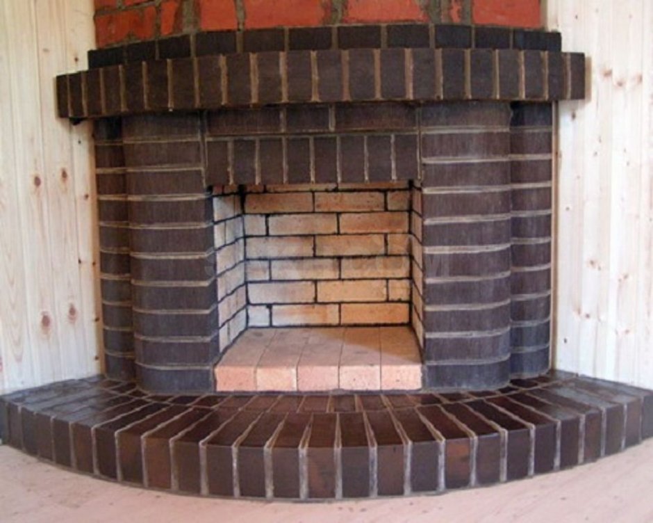 Камин кирпичный пристенный
