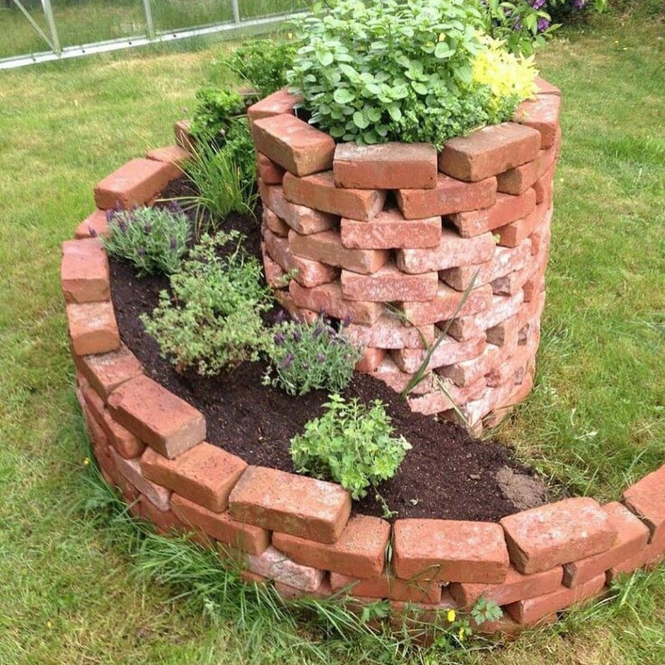 Кирпичные грядки для огорода