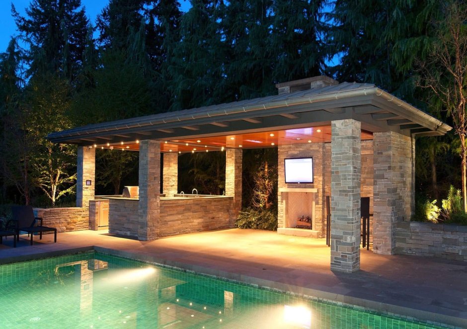 Красивые бани с террасой и барбекю