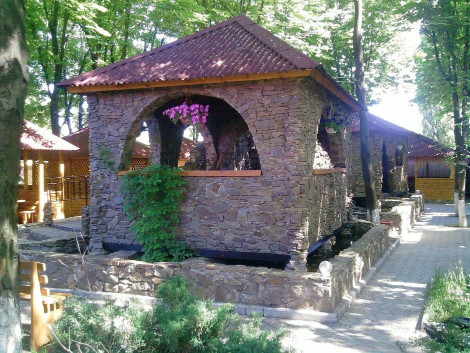 Каменная беседка