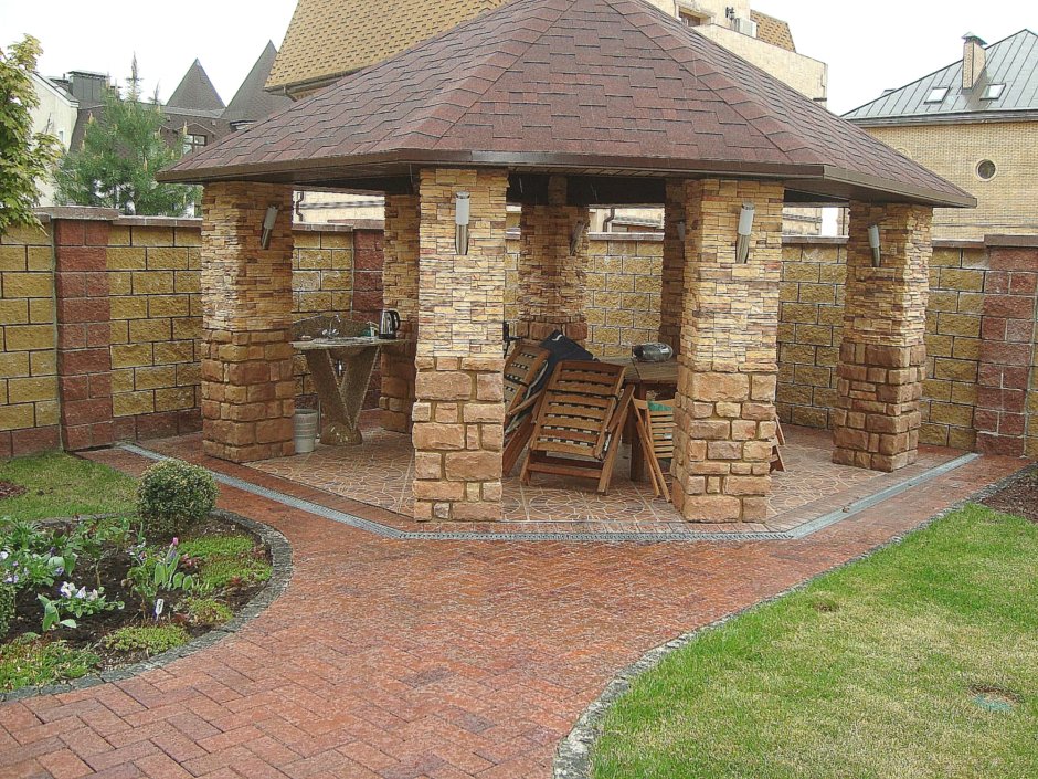 Беседка для дачи из кирпича