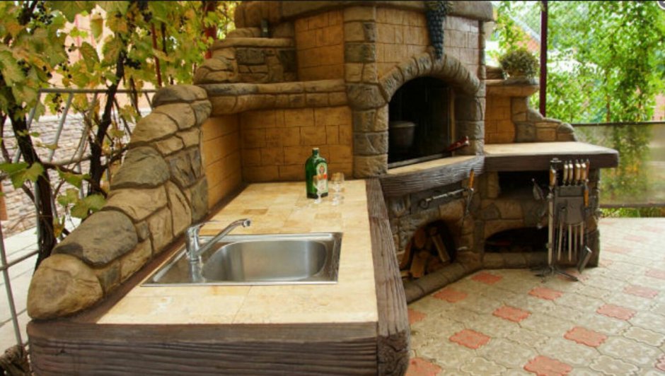 Зона барбекю из камня