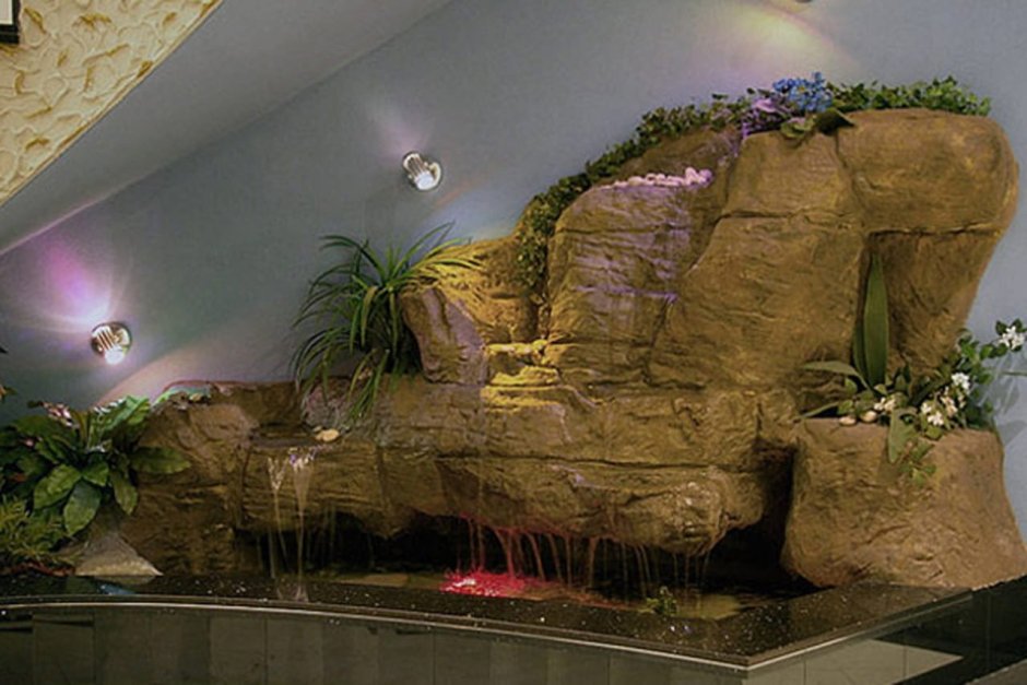 Фонтан в помещении