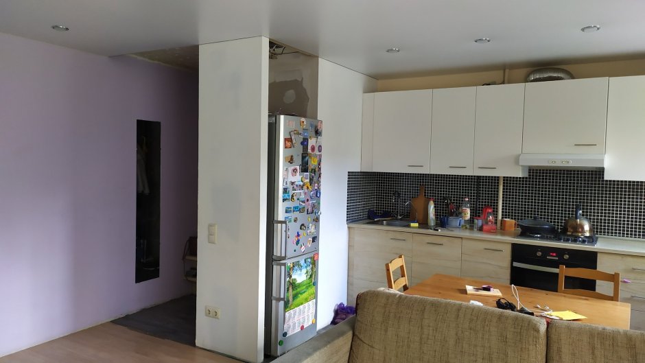 Кухня гостиная 20.3 с нишей под холодильник