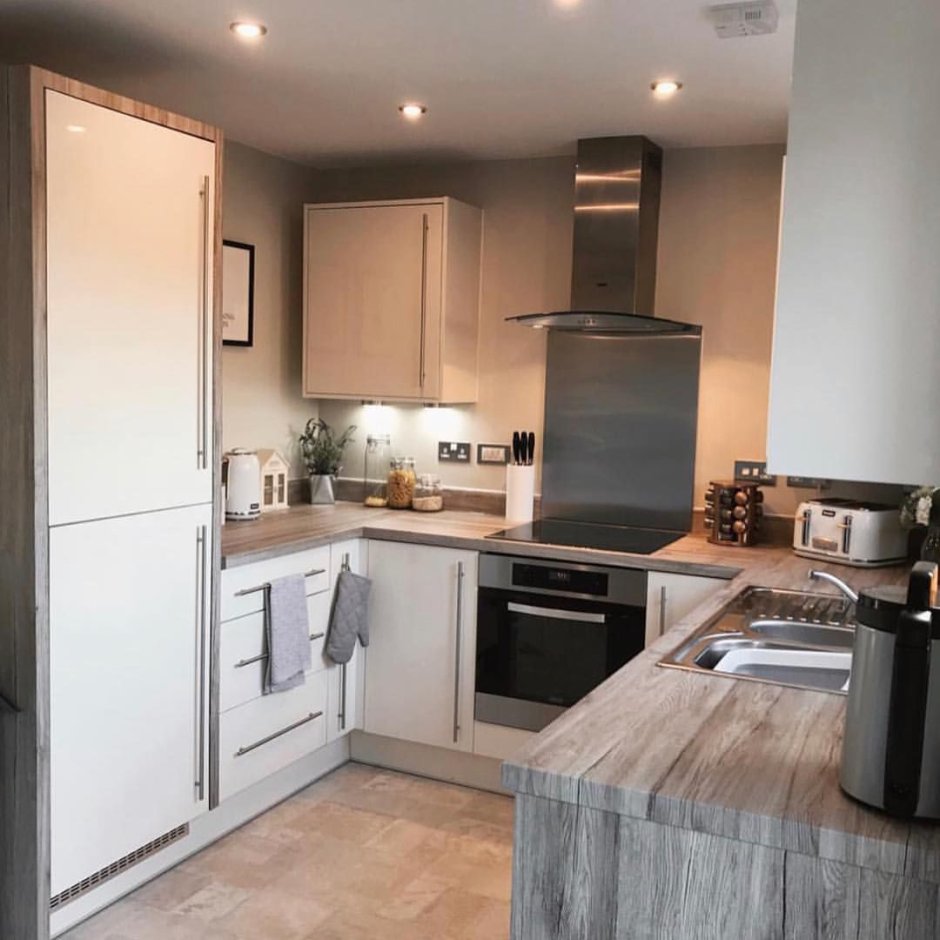 Ниша для холодильника из реек