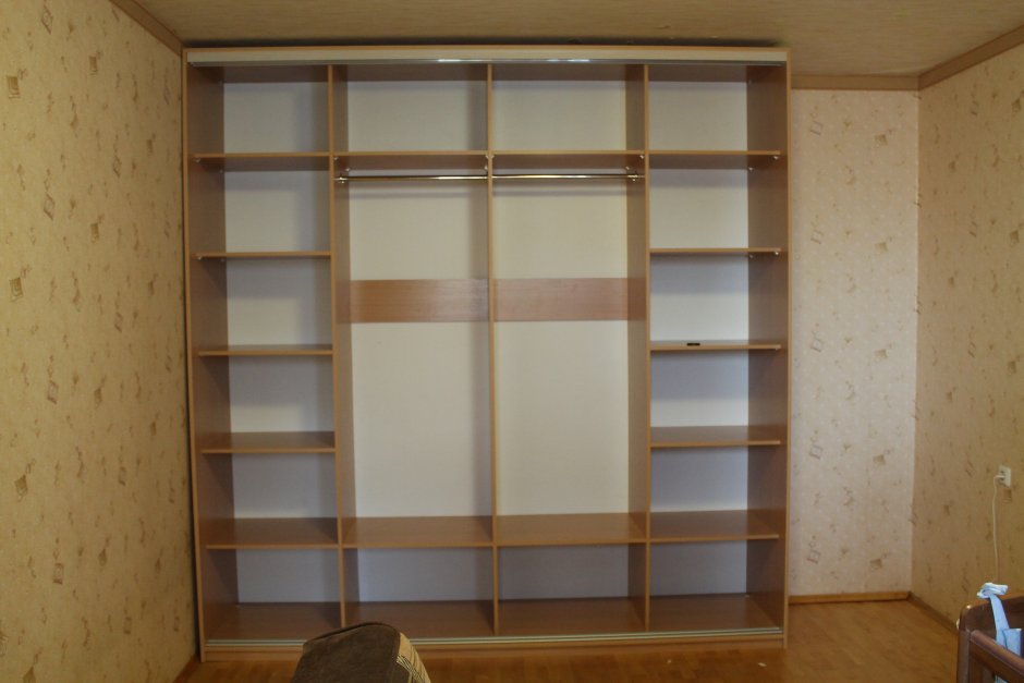 Встроенный шкаф без дверей