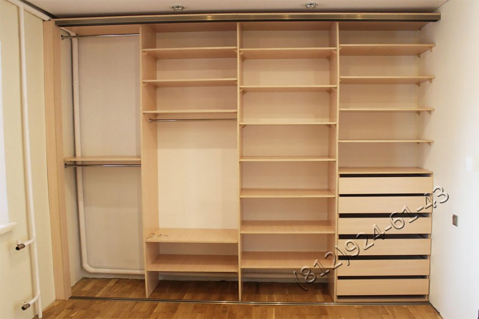 Встроенный шкаф полки