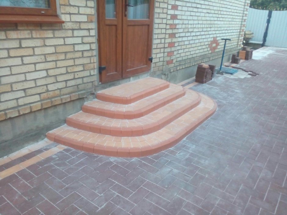 Крыльцо из тротуарной плитки