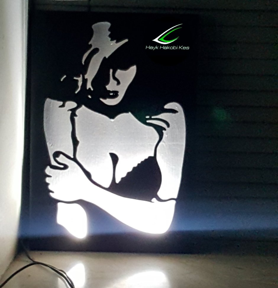 Зеркало с пескоструйной подсветкой