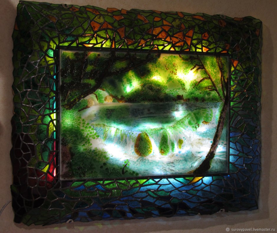 Стеклянное панно на стену с подсветкой