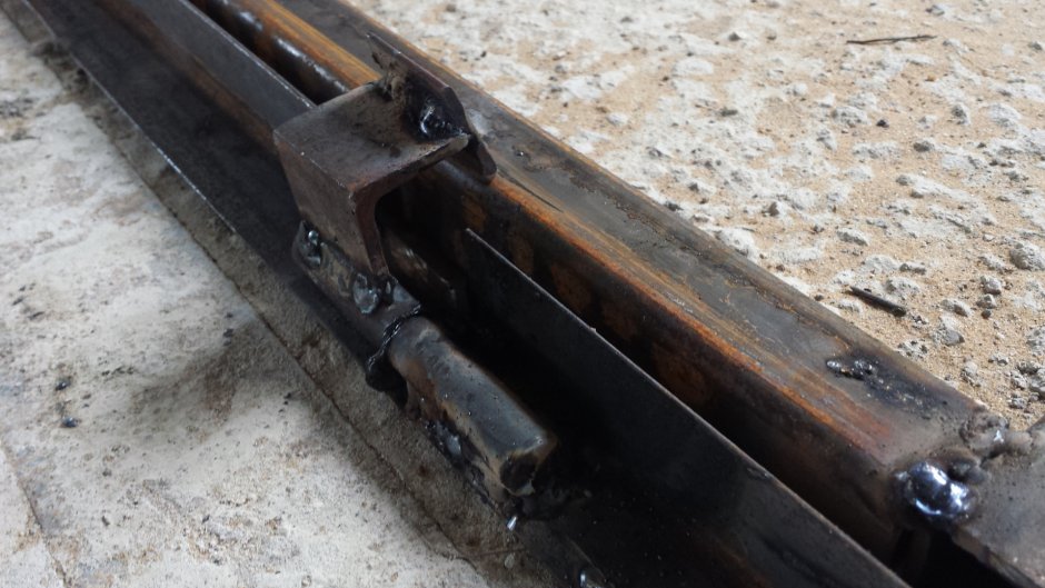 Скрытые петли на люк в подвал