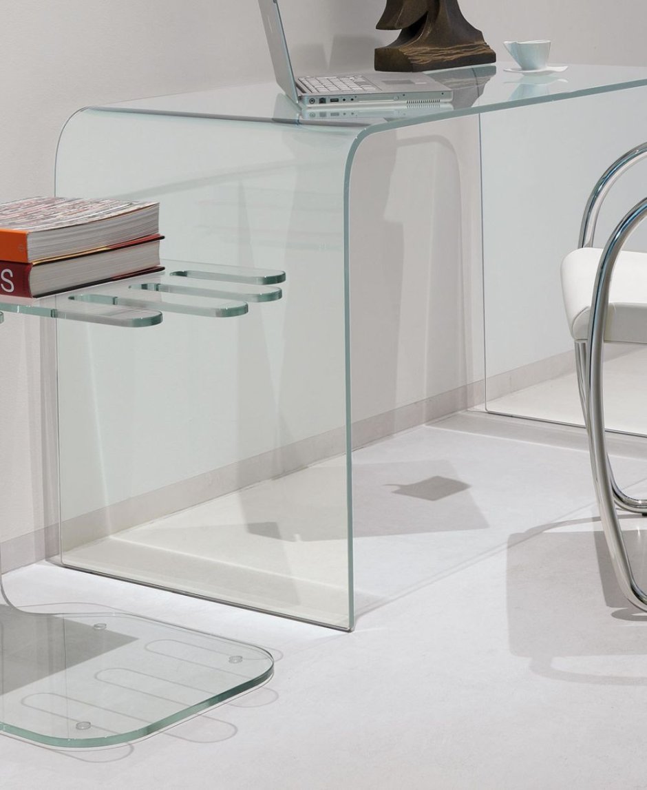 Прозрачный письменный стол