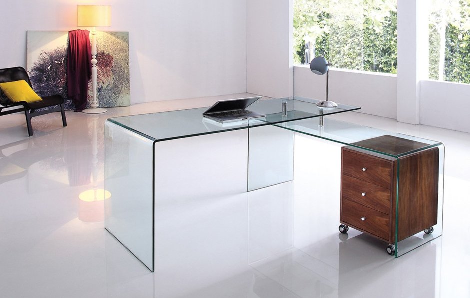 Стеклянный письменный стол