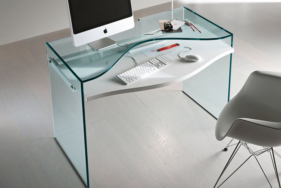 Прозрачный письменный стол