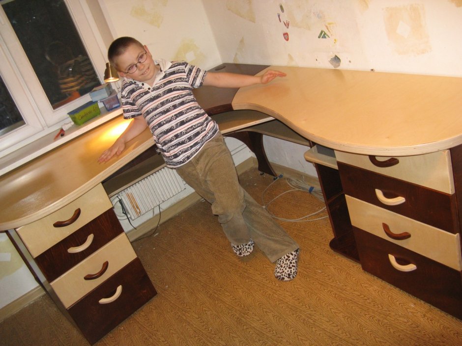 Угловой стол для двоих детей