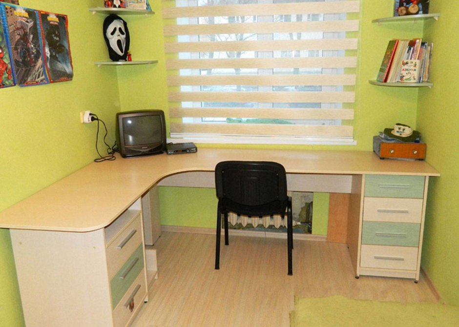 Письменный стол выдвижной для двоих детей