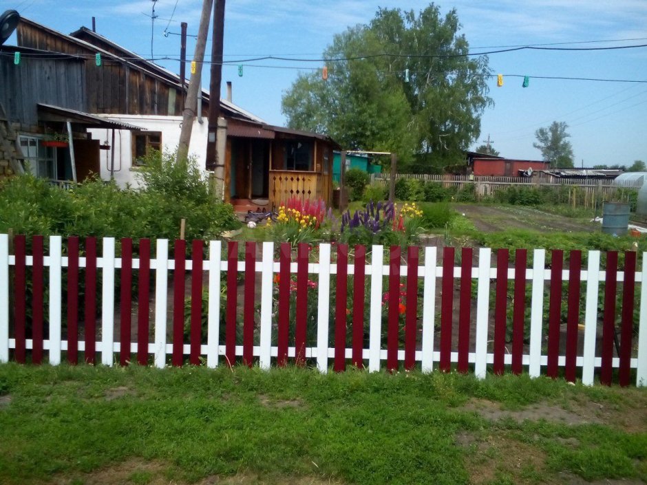 Красивый деревенский забор