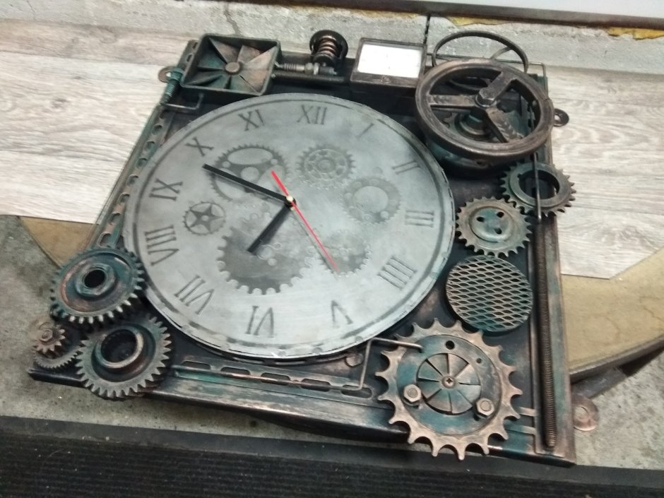 Настенные часы из автозапчастей