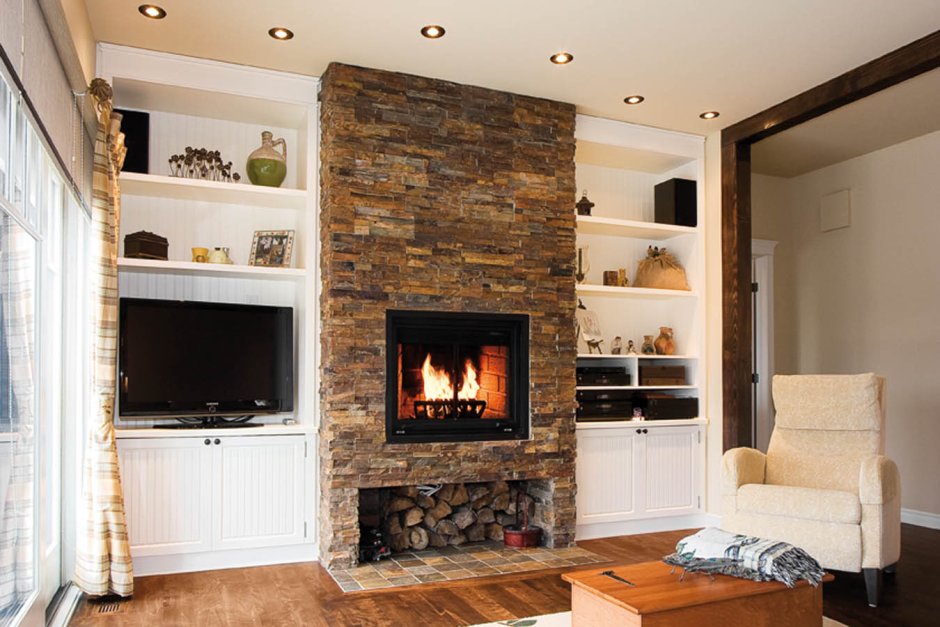 Камины в интерьере гостиной