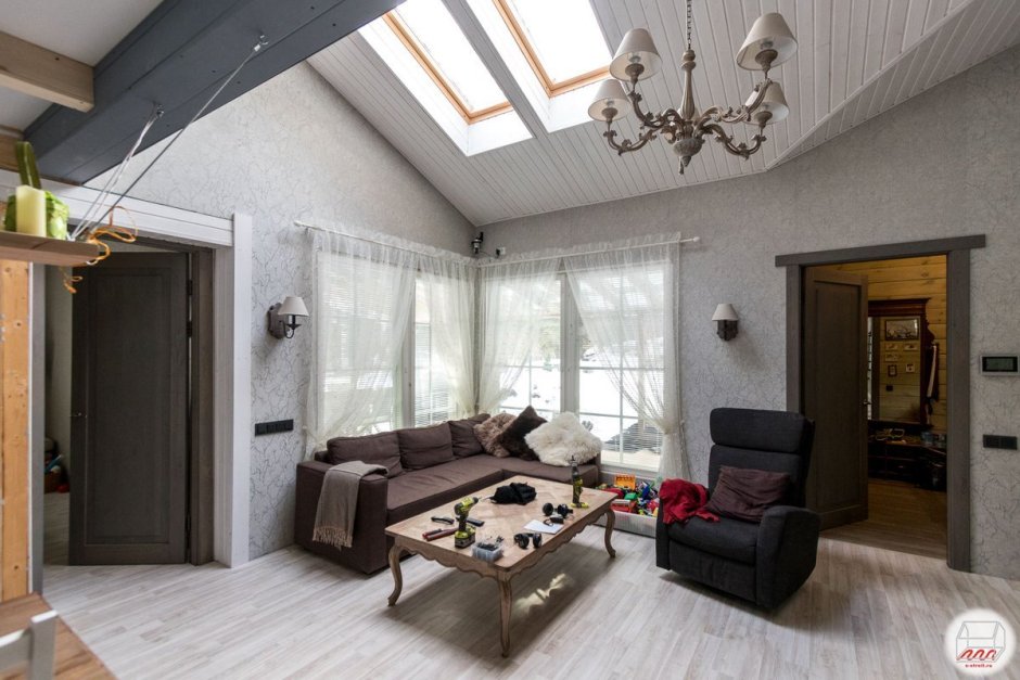 Каркасный дом с высокими потолками