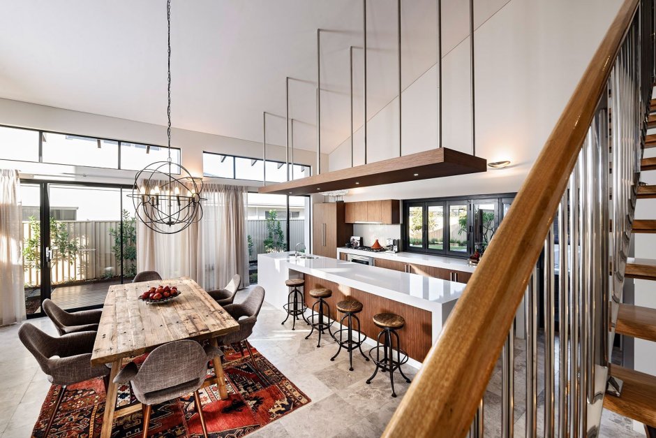 Кухня в доме со вторым светом