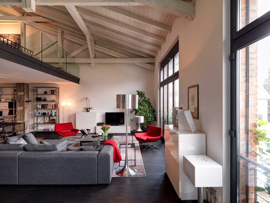 Загородный дом с высокими потолками