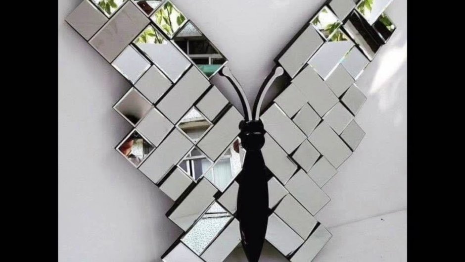 Зеркальная мозаика на стене