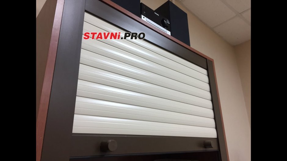 Шкаф на балкон с рольставнями