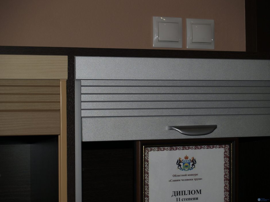 Шкаф на лоджию жалюзи