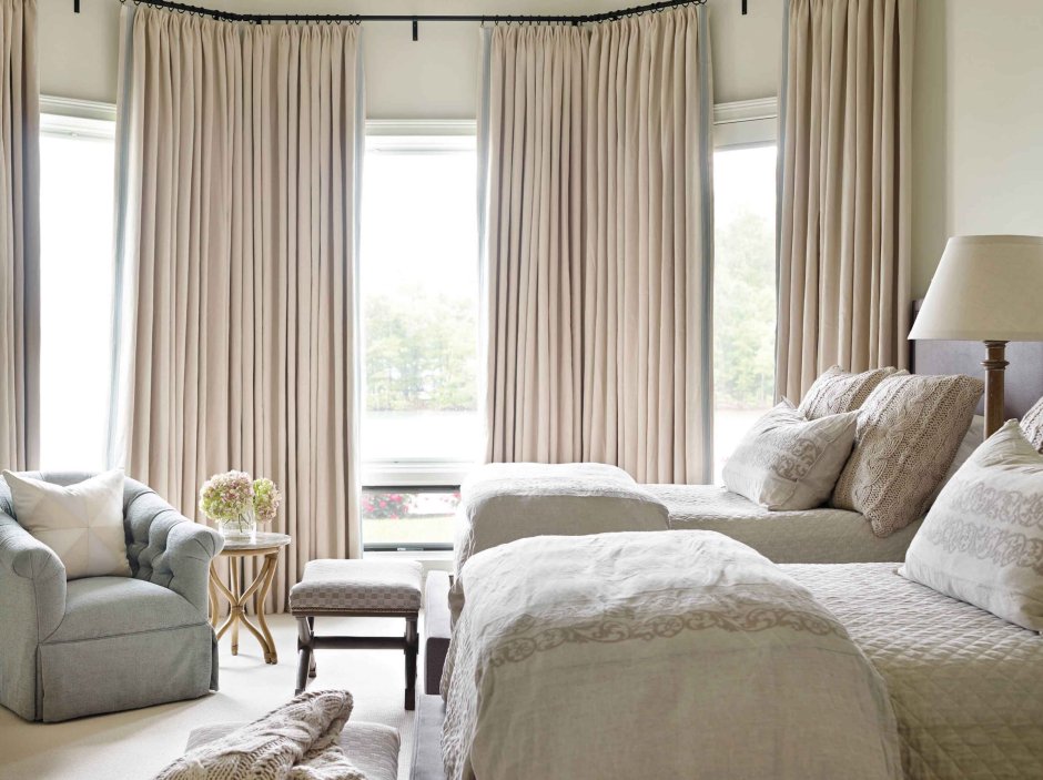 Шторы в гостиную в современном стиле