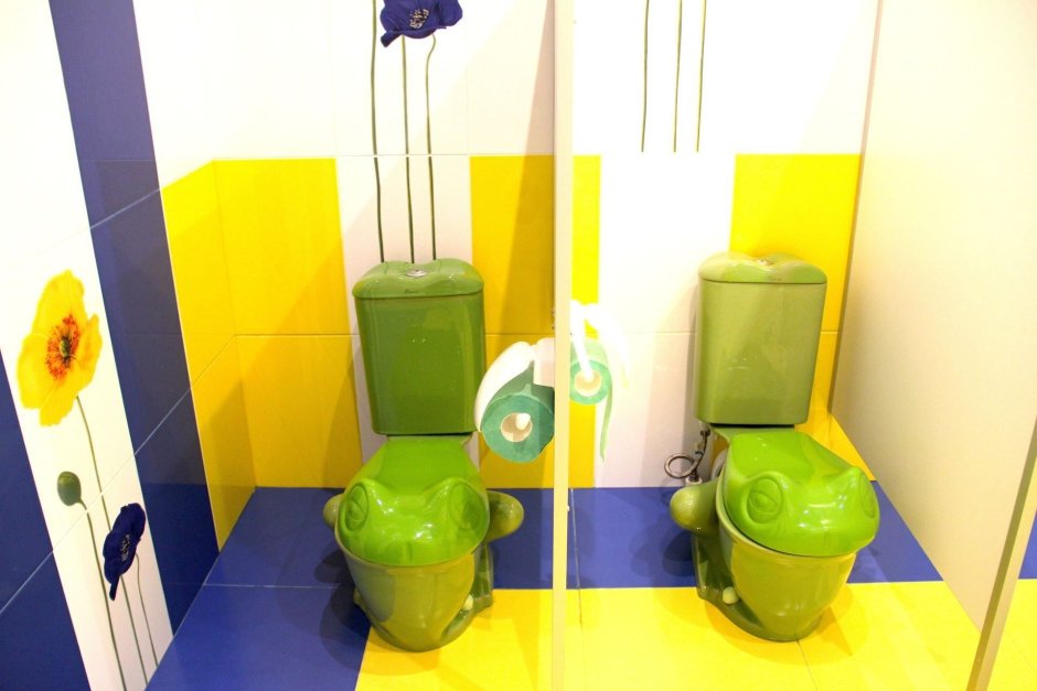 Дети в туалете в детском саду