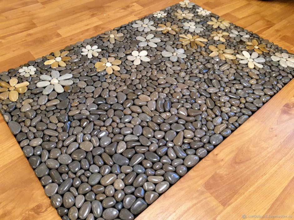 Двор из морской гальки