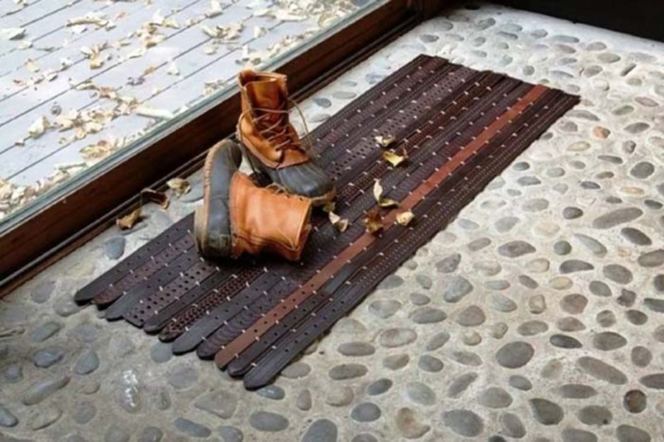 Коврик из старой кожи