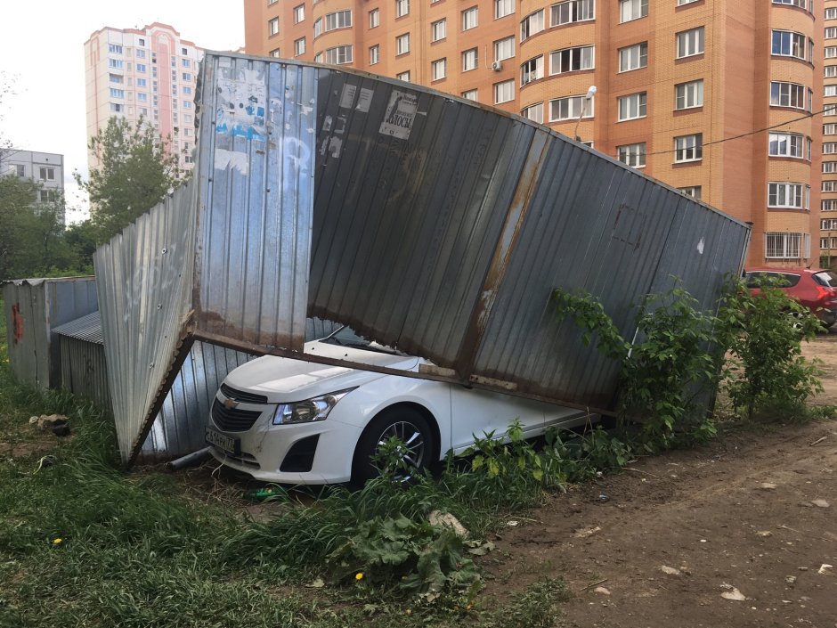 Выдвижной гараж для автомобиля