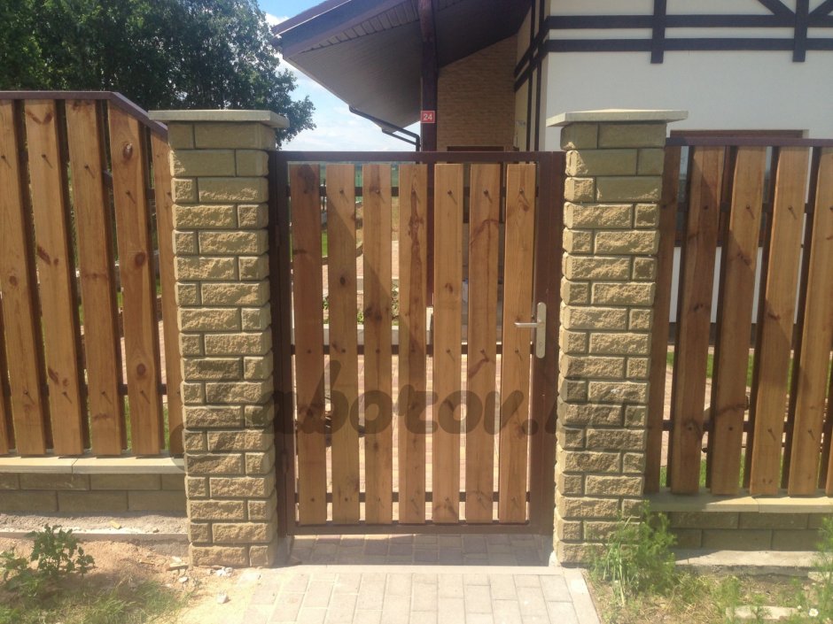 Ворота из штакетника деревянного