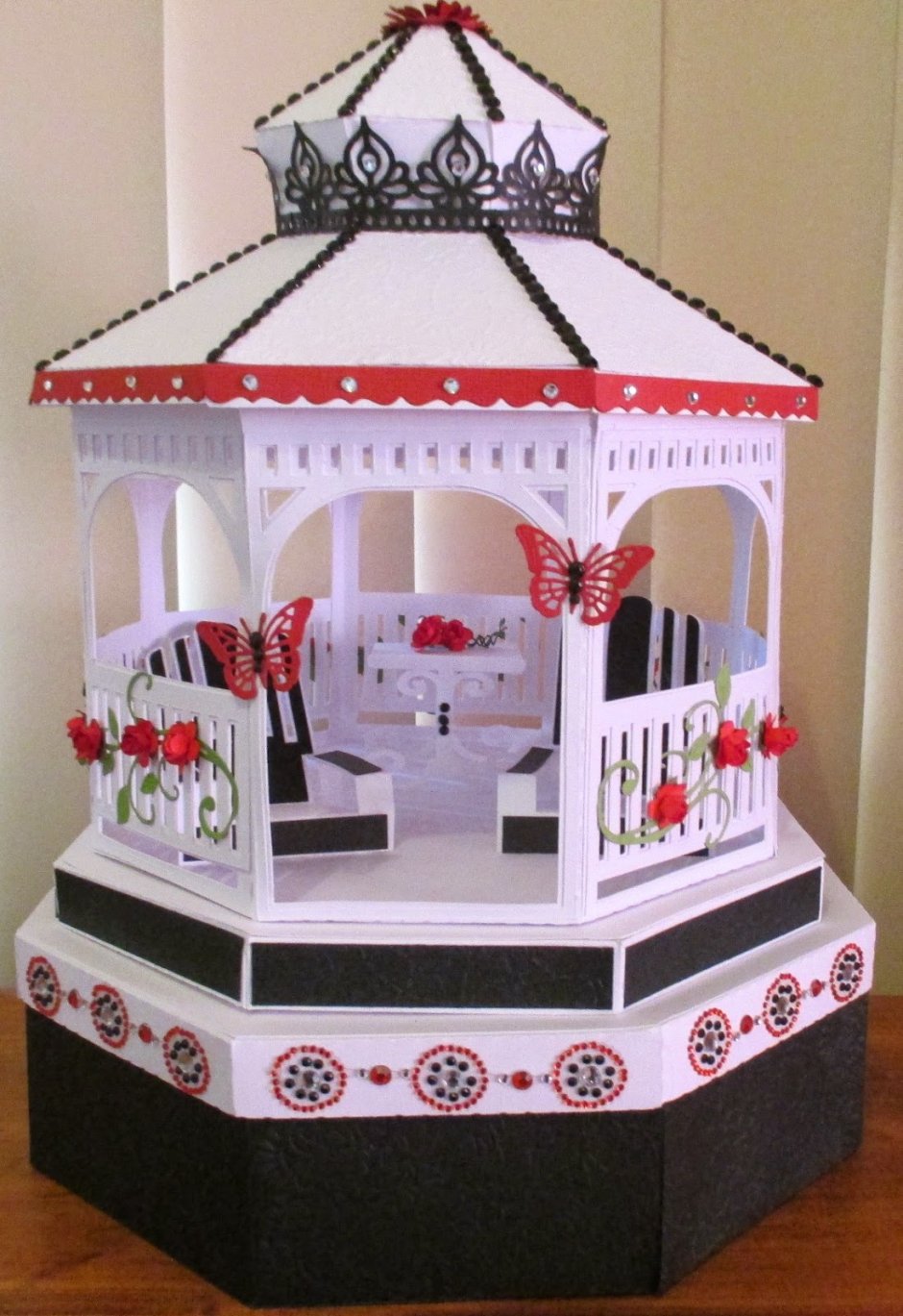 Беседка из картона