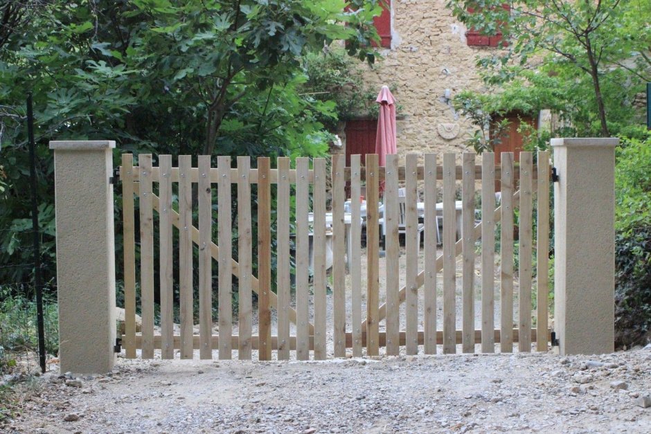 Калитка из штакетника деревянного