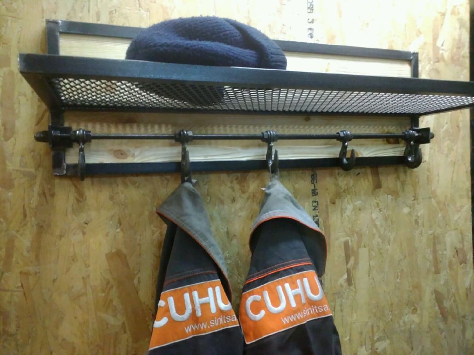 Вешалка в гараж