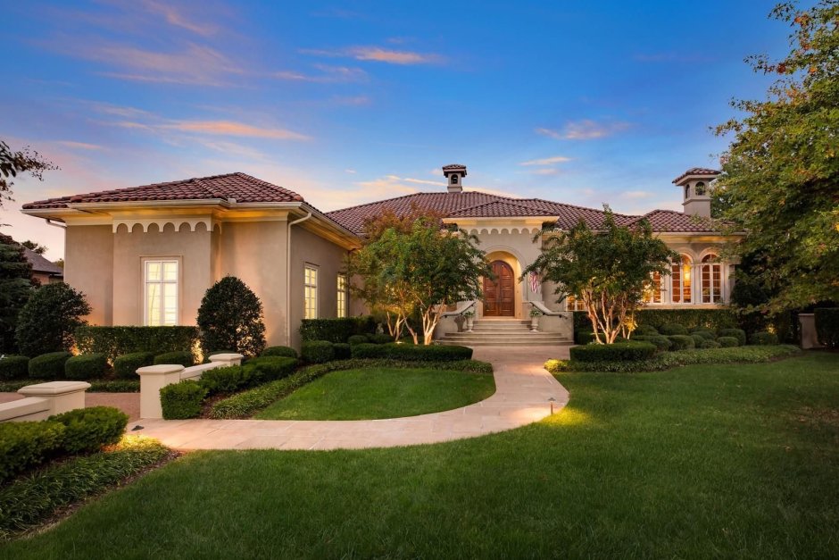 Узкие дома в средиземноморском стиле