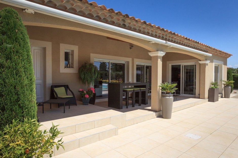 Одноэтажный дом в римском стиле