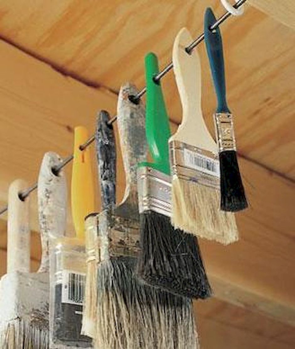 Рабочее место верстак в гараже