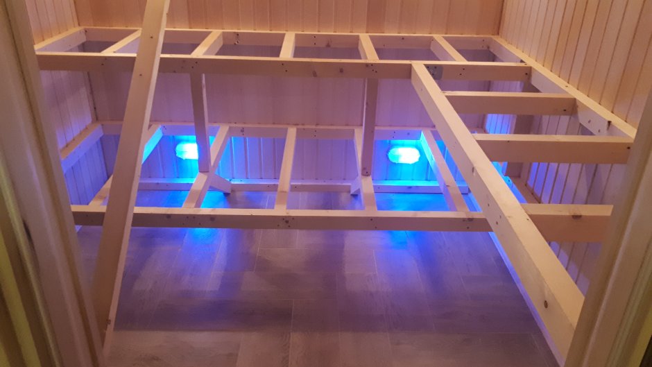 Полок в сауне