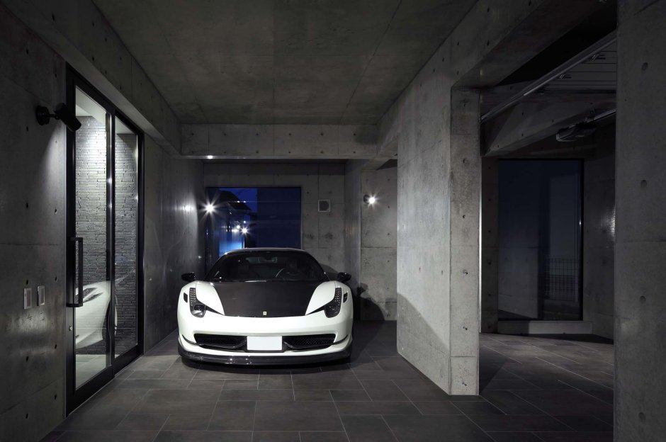 Черный гараж