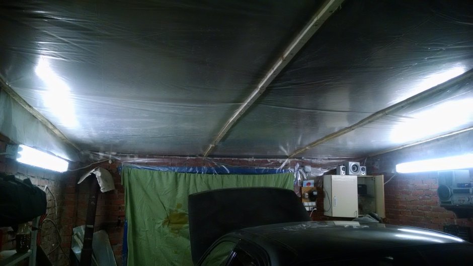 Натяжной потолок в гараже